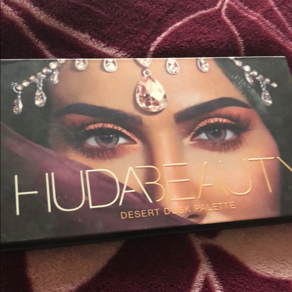 Huda Beauty Desert Dusk palette 🌵